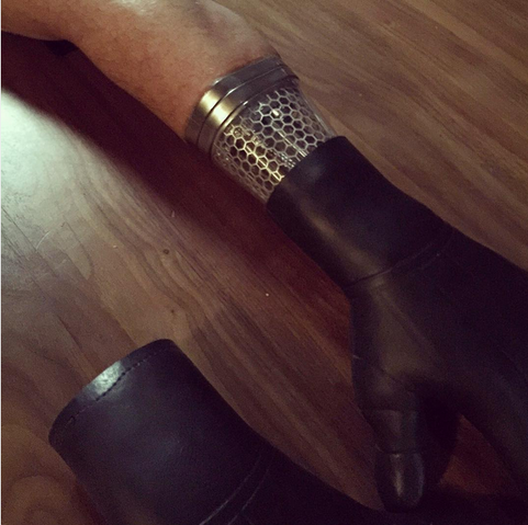 File:Coulson's Hand BTS.png
