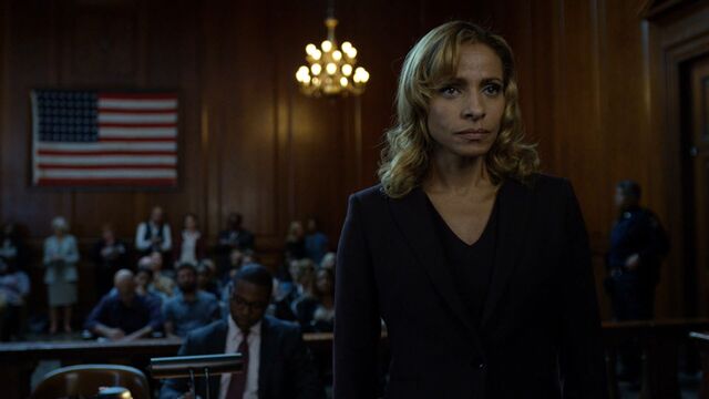 File:SReyes-SchoonoverQuestioning-S2E8.jpg
