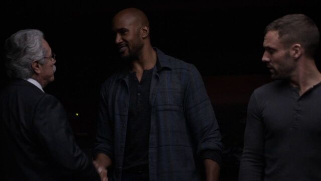 File:Mack-greets-Robert-Gonzales.jpg