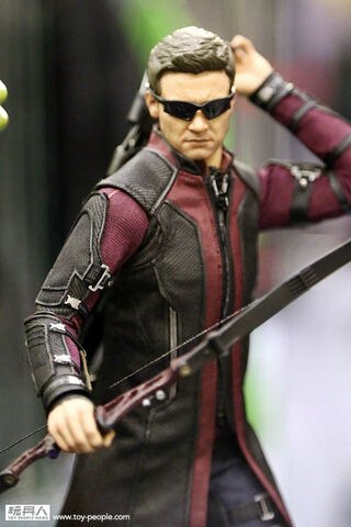 File:Ultron-hawkeye-2.jpg