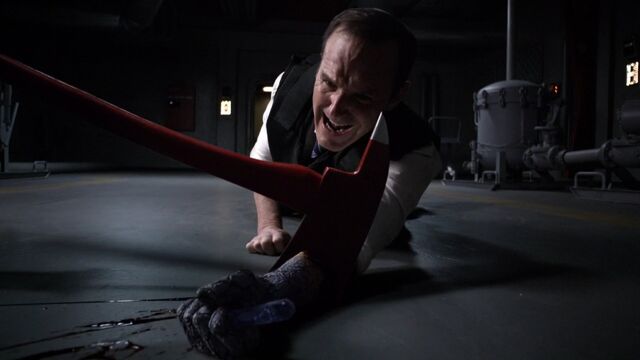 File:Coulson-loses-arm-scream.jpg
