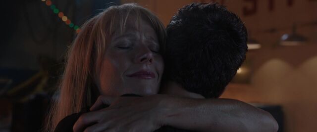 File:Pepper-Potts-Hugs-Tony-Stark.jpeg