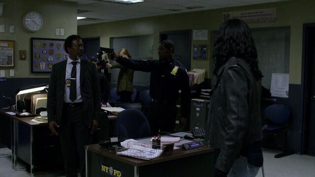 File:MahoneyThreatensClemons.jpg