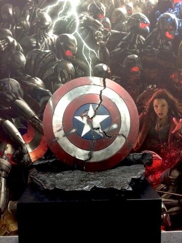 File:BrokenCapShieldSDCC2014.jpg