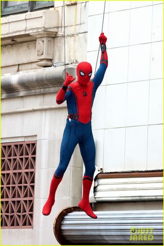 File:Spider-man-swings-into-action-on-set-05.jpg
