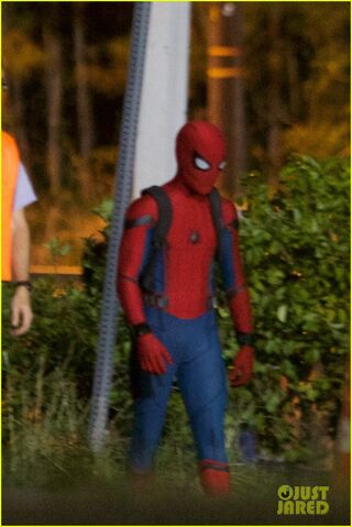 File:Tom-holland-spiderman-night-shoots-stunt-note-13.jpg