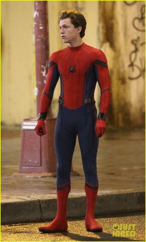 File:Tom-holland-spiderman-queens-hello-kitty-05.jpg