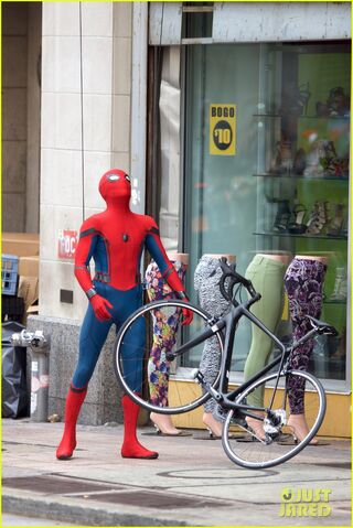 File:Spider-man-swings-into-action-on-set-11.jpg