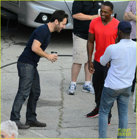 File:Captain-america-civil-war-cast-set-40.jpg