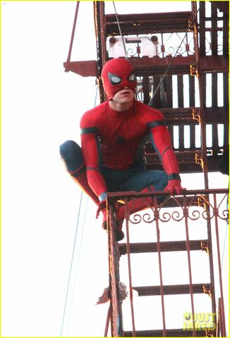 File:Tom-holland-performs-his-own-spider-man-stunts-on-nyc-fire-escape-17.jpg