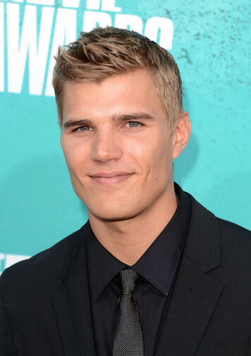 File:Chris Zylka.jpg