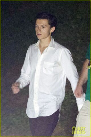 File:Tom-holland-wraps-spider-man-scenes-after-night-shoot-03.jpg