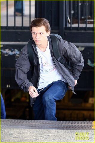 File:Tom-holland-films-spider-man-homecoming-queens-09.jpg