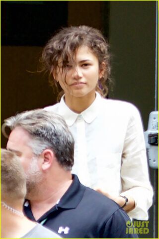 File:Tom-holland-zendaya-spider-man-atlanta-first-set-pics-08.jpg