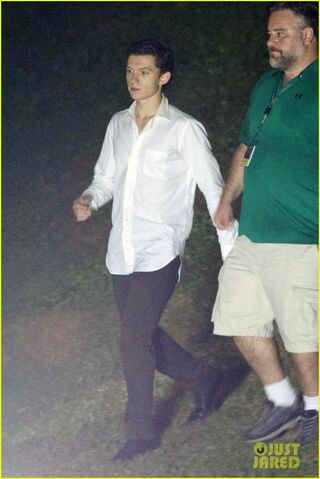 File:Tom-holland-wraps-spider-man-scenes-after-night-shoot-02.jpg