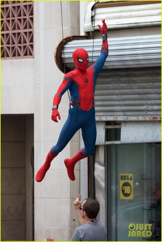 File:Spider-man-swings-into-action-on-set-15.jpg