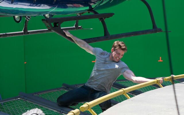 File:Captain America Civil War BTS Filming 02.jpg