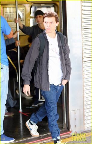 File:Tom-holland-films-spider-man-homecoming-queens-10.jpg