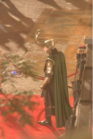 File:Loki-Avengers-Set-loki-thor-2011-24885947-540-807.jpg