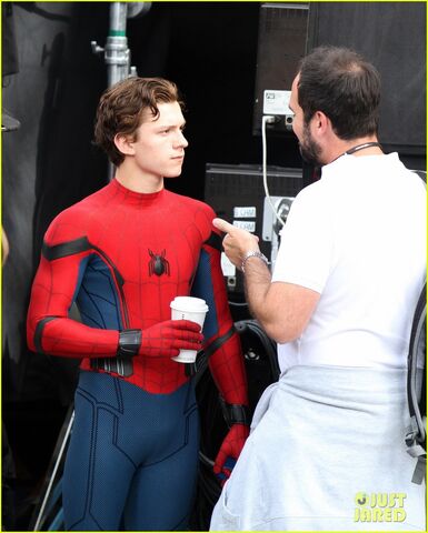File:Tom-holland-looks-buff-while-filming-spider-man-in-nyc-13.jpg