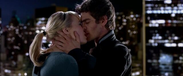 File:Gwen and Peter kiss.jpg
