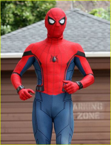 File:Tom-holland-challenges-christ-pratt-to-a-dance-off-10.jpg