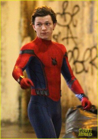 File:Tom-holland-spiderman-queens-hello-kitty-09.jpg