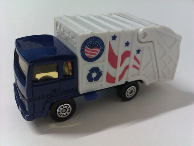 File:Cleveland Trash Truck.jpg