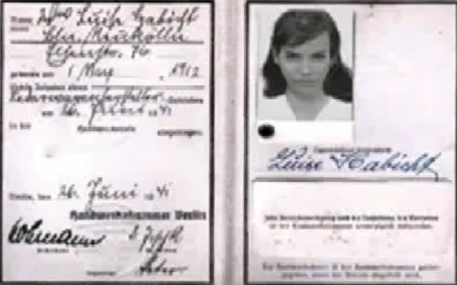 File:ManonDeutschesPassport.png