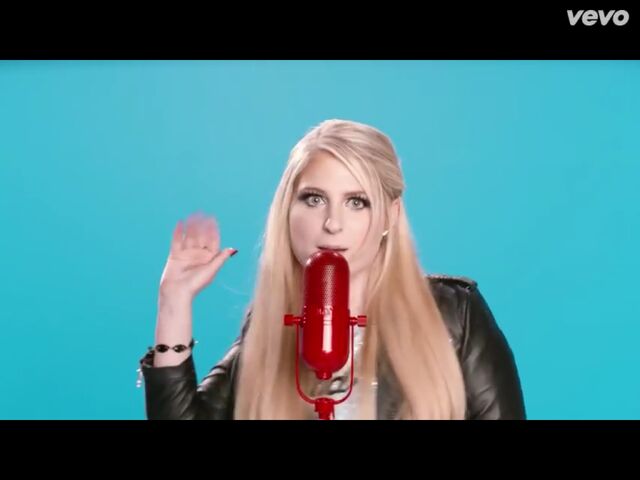 File:LipsAreMovin.jpg
