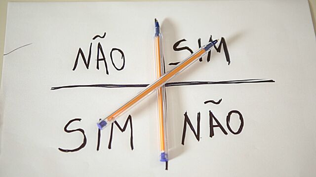 Arquivo:Charliecharliechallenge.jpg