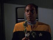 Tuvok versucht die Fassung zu bewahren 2377.jpg