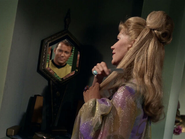 File:Comb use.jpg