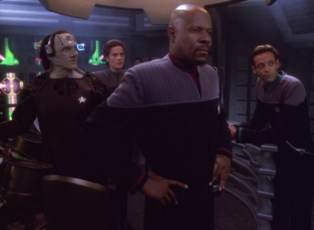 File:DS9 crew in trouble.jpg