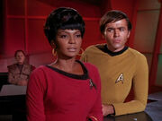 Uhura erkundigt sich nach den Tribbles.jpg