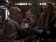 Klingonen belästigen Morn.jpg