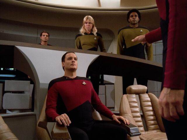 Plik:S1E01-Encounter At Farpoint.mkv snapshot 01.22.16.jpg