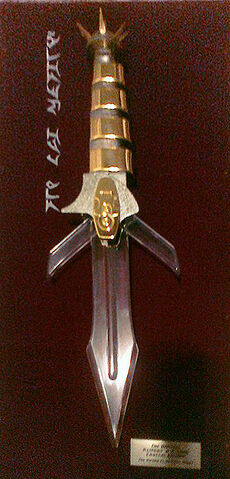 File:Franklin Mint Klingon D'K Tahg Knife.jpg