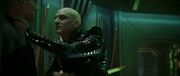 Picard tötet Shinzon.jpg