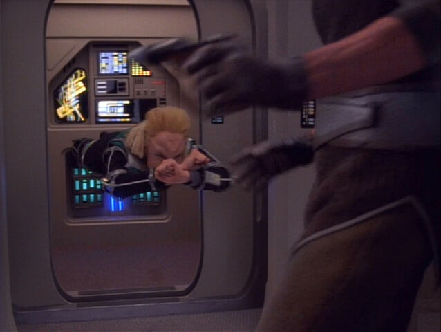 File:Melora flies into Fallit Kot on Orinoco.jpg
