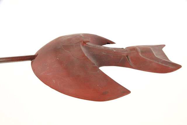 File:D'Kora class small studio model at auction.jpg