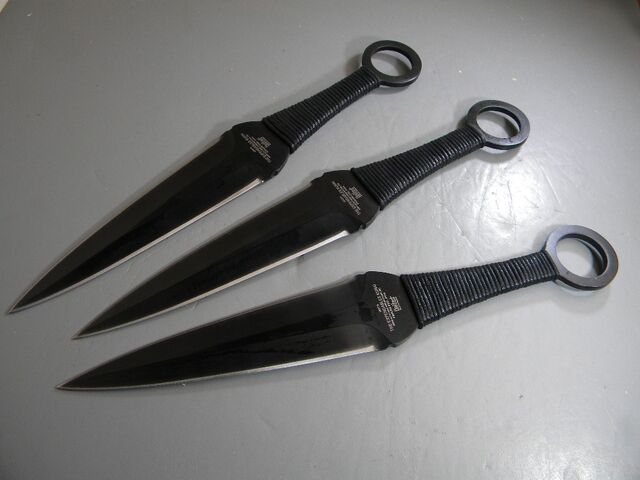 Archivo:Uc2772-united-cutlery-the-expendables-kunai-set-de-3-vv4-3001-MLM3891125918 022013-F.jpg