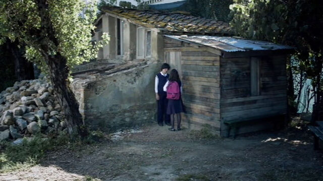 File:Vincent's Wooden House.jpg