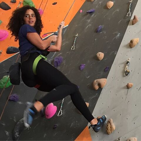 File:Parisa Rock Climbing 2.jpg