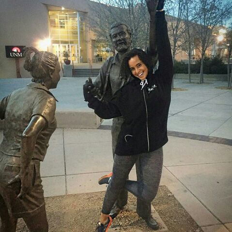 File:Parisa Fitz-Henley with statue.jpg