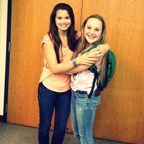 File:Paris berelc photo by theparisberelc instagram FvXFHgaa.sized.jpg