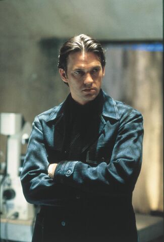 File:Dougray-scott-in-mission -impossible-ii-(2000)-large-picture.jpg