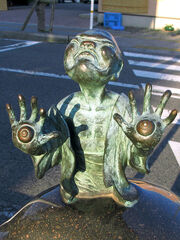 Sakaiminato Mizuki Shigeru Road Tenome Statue 1.jpg