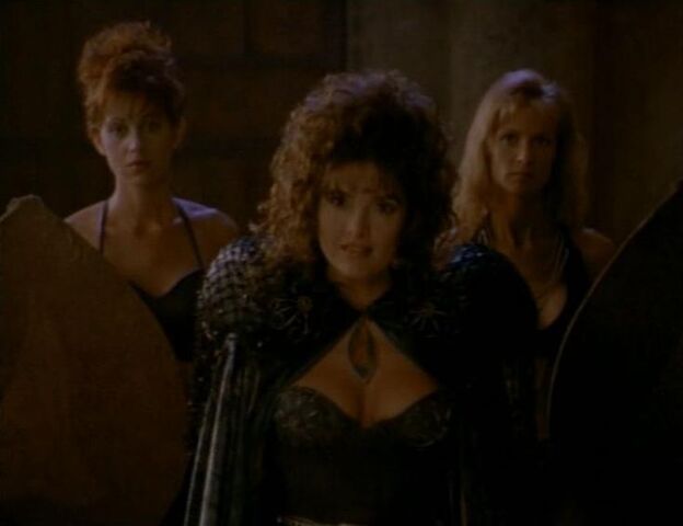 File:Queen Kreeya & her warriors.jpg