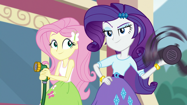 File:Rarity wielding an electric blow dryer EGS1.png